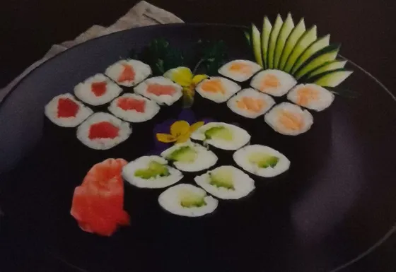P71 - Bento Maki Mix (18 pcs)