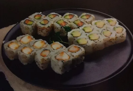 P77 - Bento California Paradise (24 pcs)