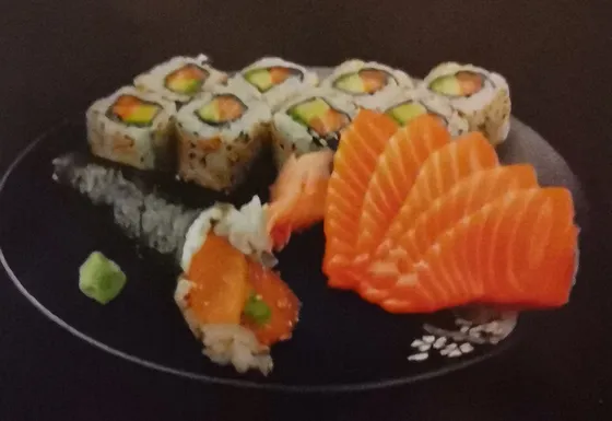 P76 - Bento salmon's nightmare (14pcs)